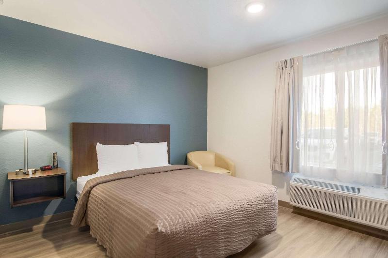Woodspring Suites Jacksonville Campfield Commons image