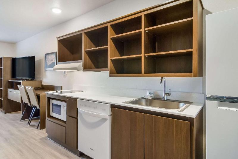 Woodspring Suites Jacksonville Campfield Commons image