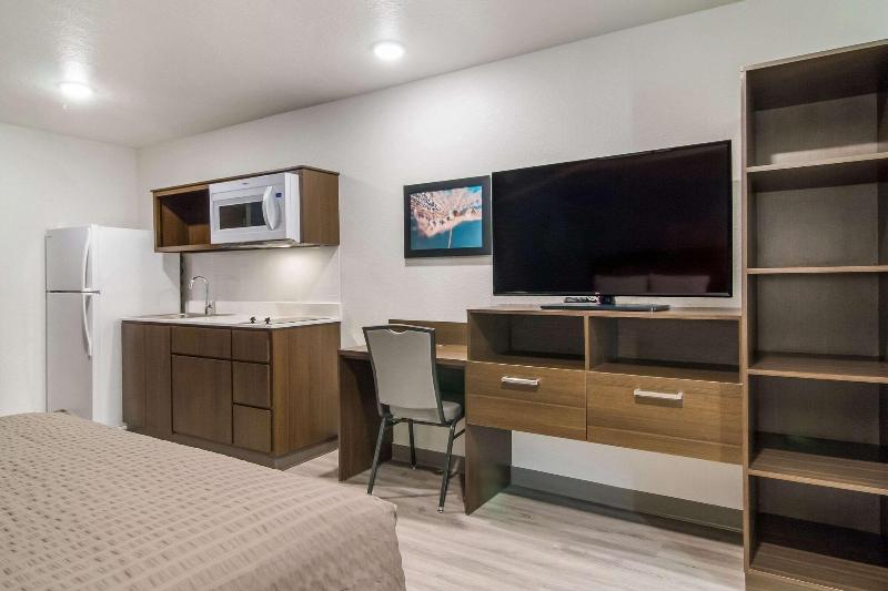 Woodspring Suites Jacksonville Campfield Commons image