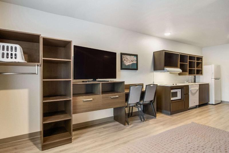 Woodspring Suites Jacksonville Campfield Commons image