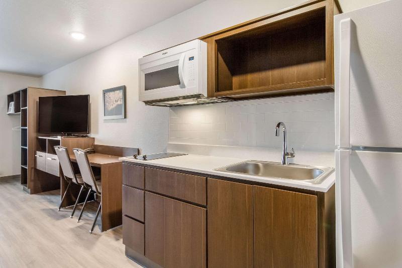 Woodspring Suites Jacksonville Campfield Commons image