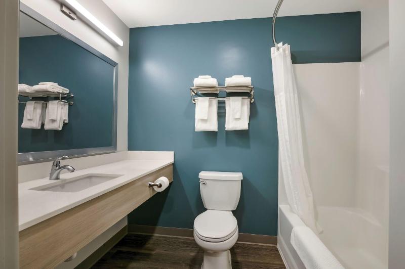 Woodspring Suites Jacksonville Campfield Commons image