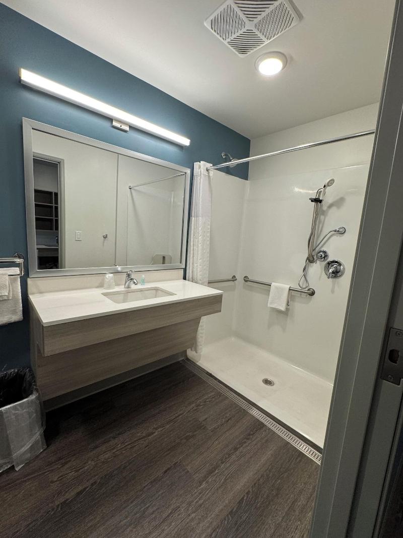 Woodspring Suites Jacksonville Campfield Commons image