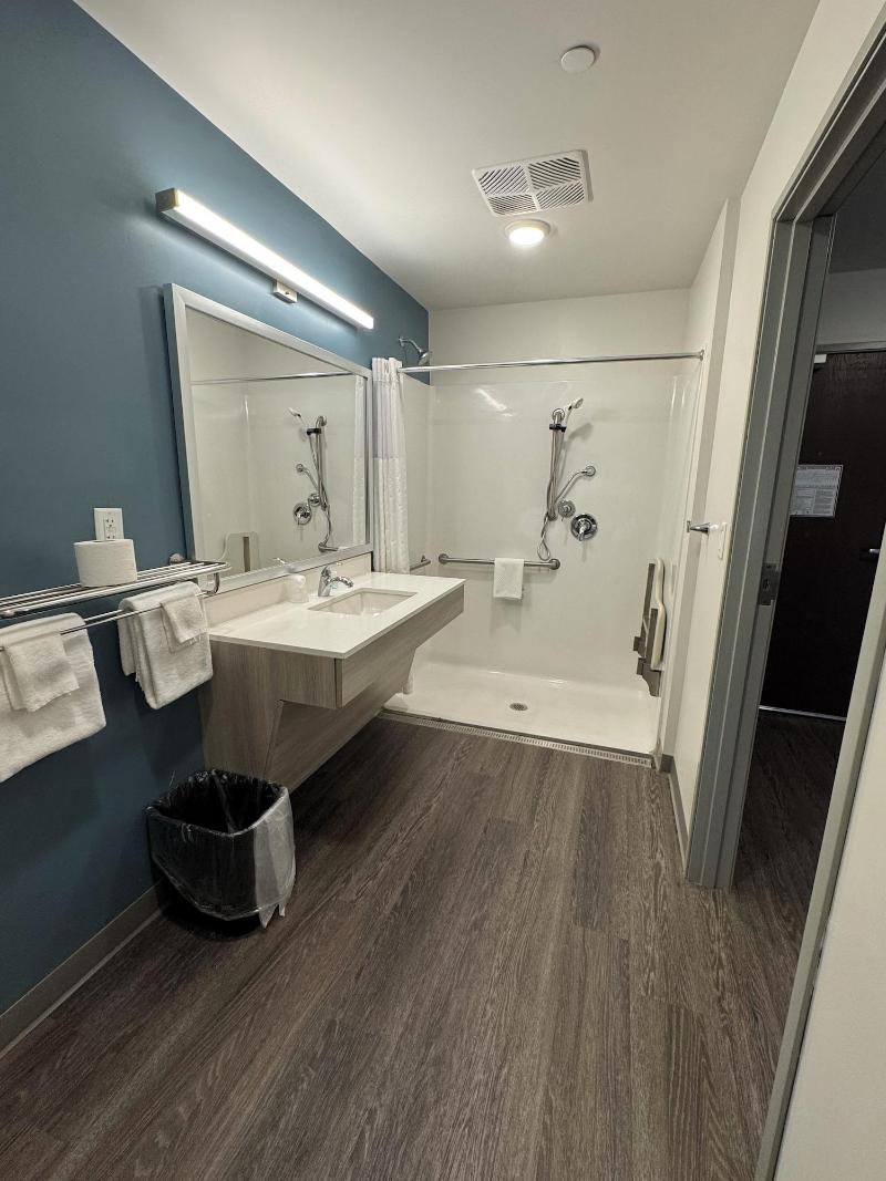 Woodspring Suites Jacksonville Campfield Commons image