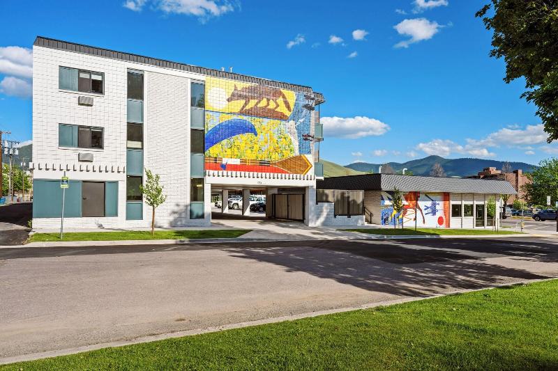 Loge Missoula — exterior view