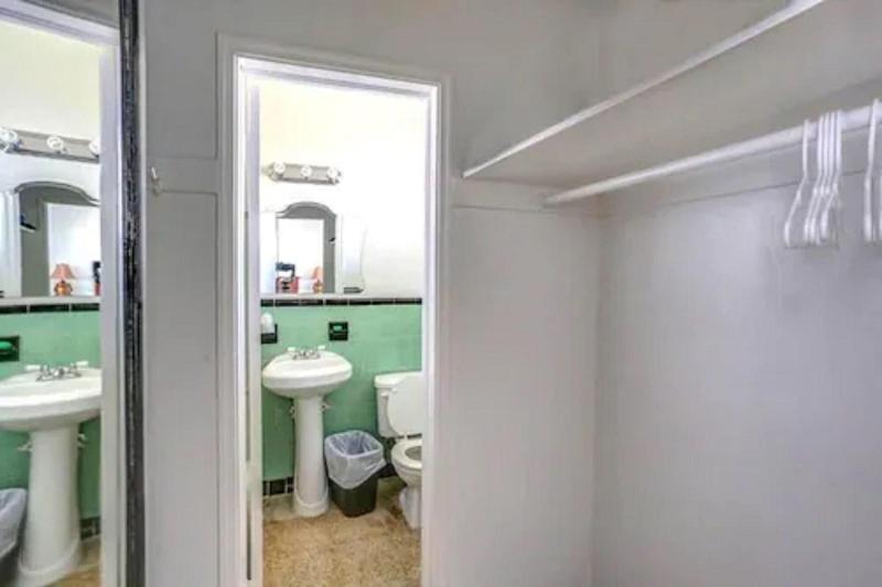 Richard S Pet Friendly Motel image