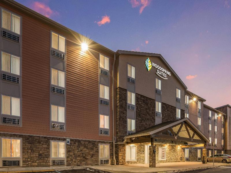 Woodspring Suites Detroit Farmington Hills image
