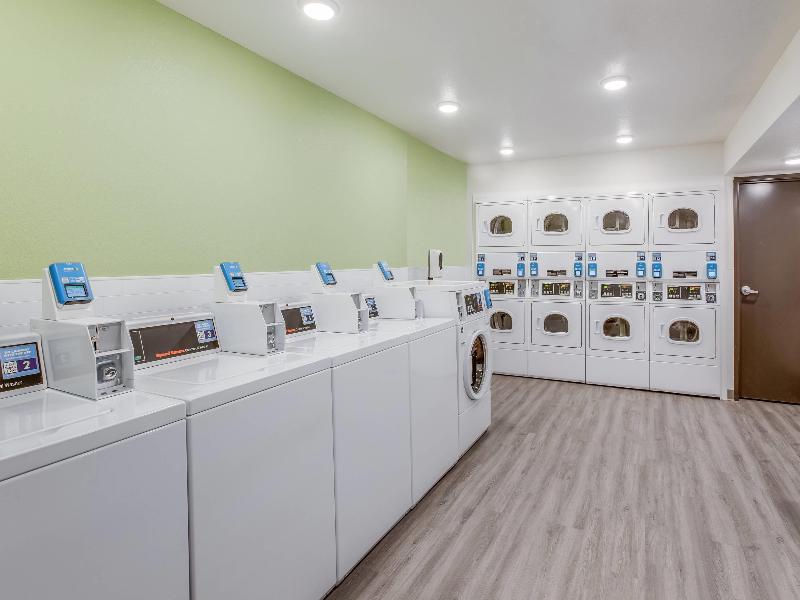 Woodspring Suites Detroit Farmington Hills image