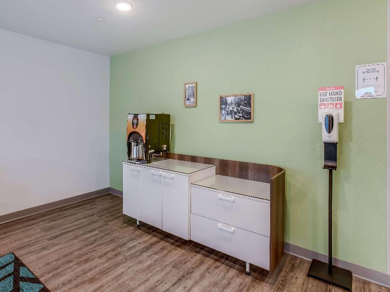 Woodspring Suites Detroit Farmington Hills image