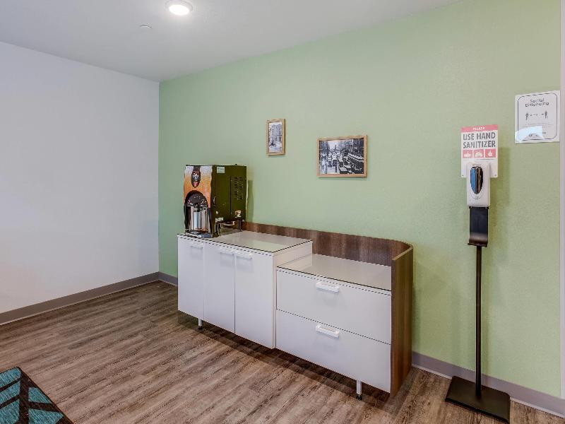 Woodspring Suites Detroit Farmington Hills image