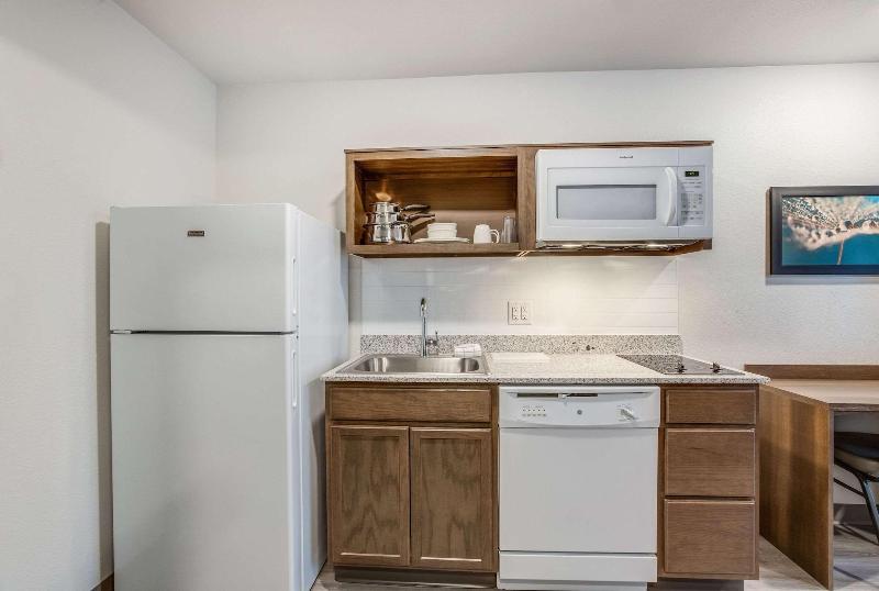 Woodspring Suites Detroit Farmington Hills image