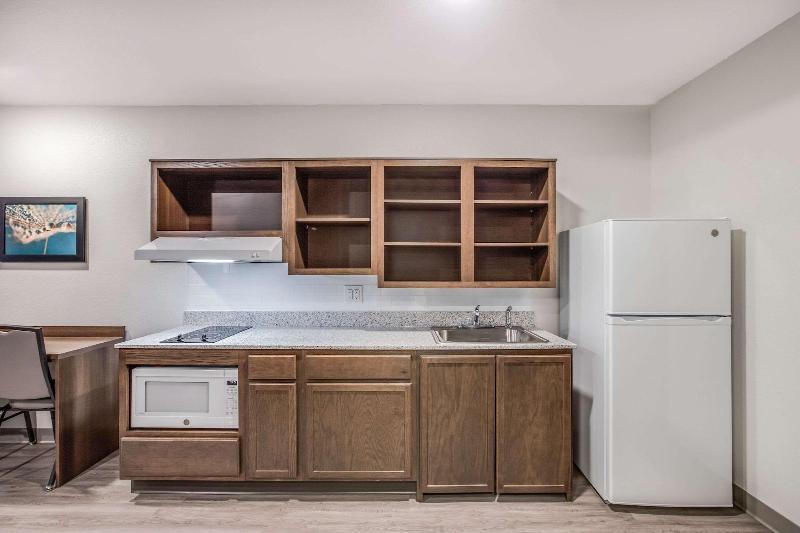 Woodspring Suites Detroit Farmington Hills image