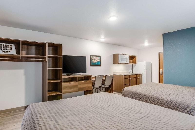 Woodspring Suites Detroit Farmington Hills image