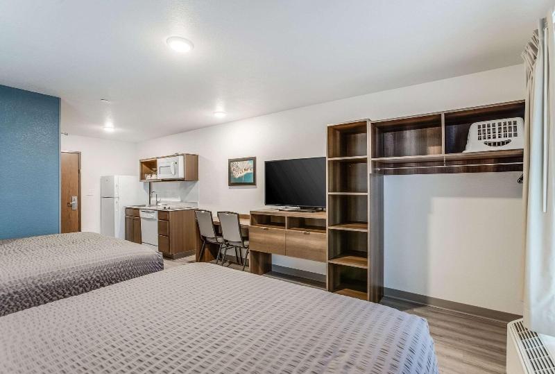 Woodspring Suites Detroit Farmington Hills image