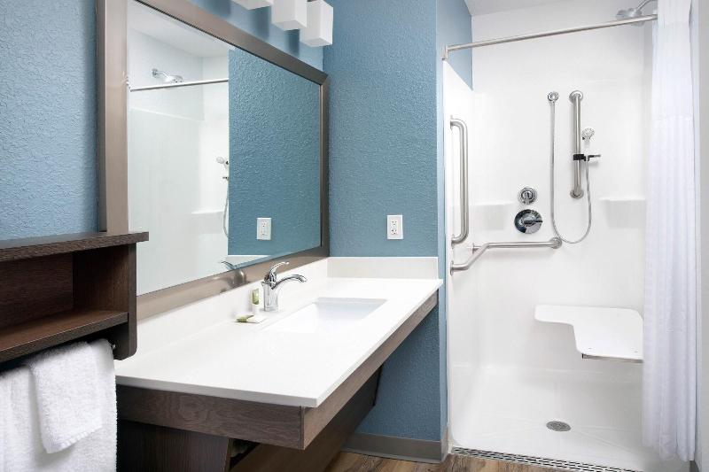 Woodspring Suites Detroit Farmington Hills image