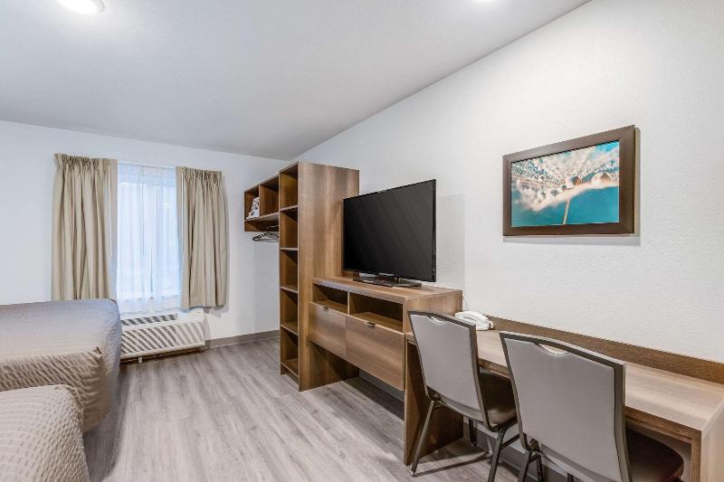 Woodspring Suites Detroit Farmington Hills image