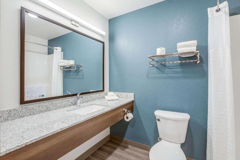 Woodspring Suites Detroit Farmington Hills image