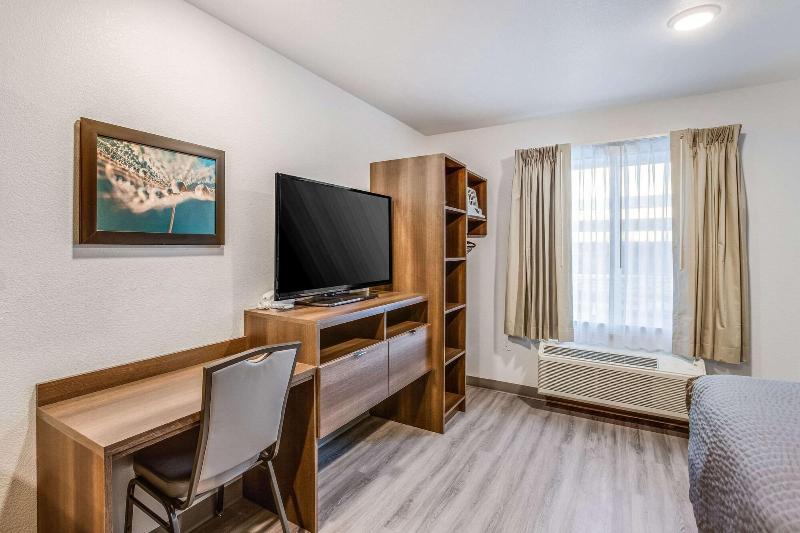 Woodspring Suites Detroit Farmington Hills image