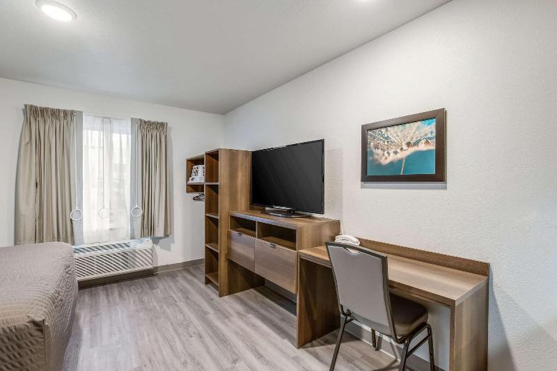 Woodspring Suites Detroit Farmington Hills image