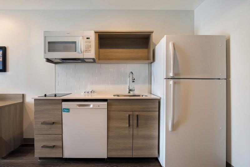 Woodspring Suites Detroit Farmington Hills image