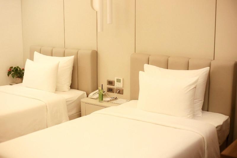 Danitel Halong image