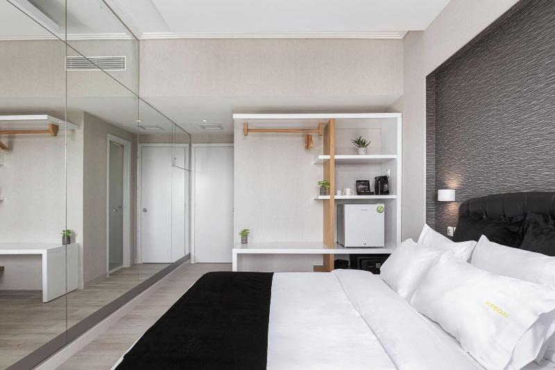 Kreoli Suites Glyfada image