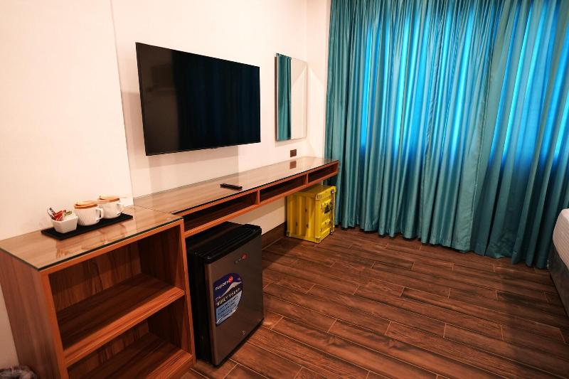 Lighthouse Point Hotel image