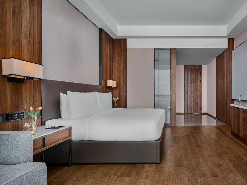Crowne Plaza Phnom Penh by IHG image