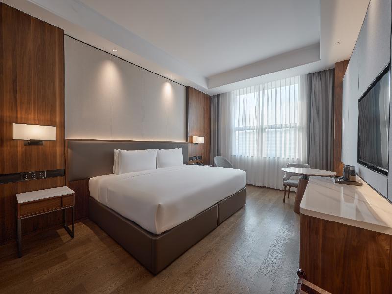 Crowne Plaza Phnom Penh by IHG image