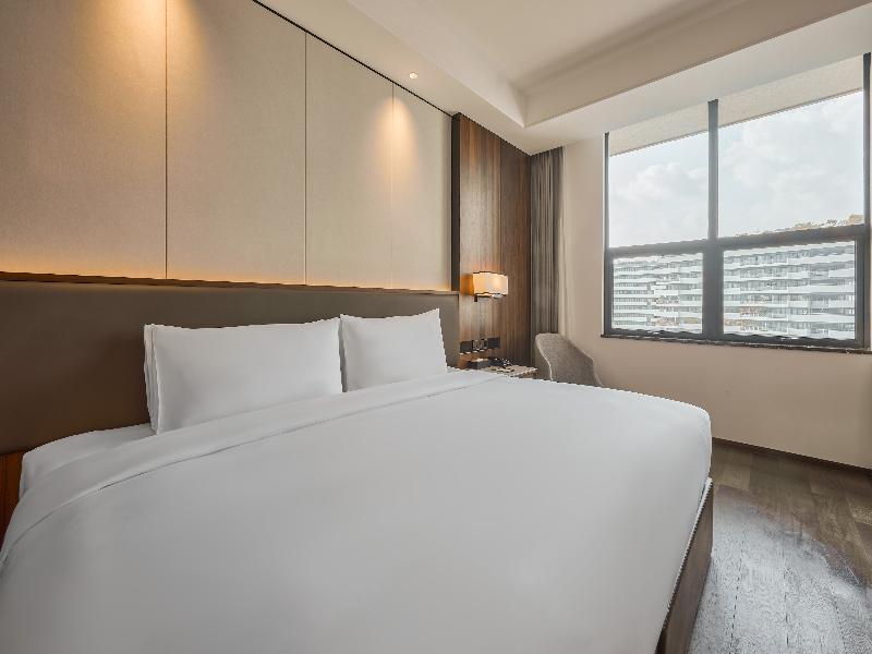 Crowne Plaza Phnom Penh by IHG image