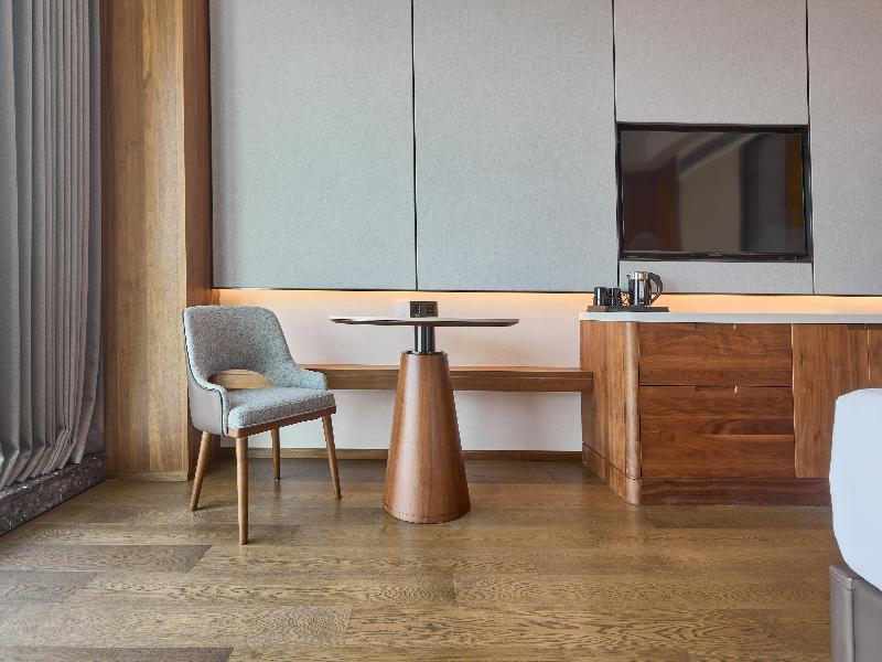 Crowne Plaza Phnom Penh by IHG image