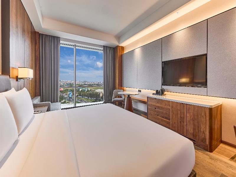 Crowne Plaza Phnom Penh by IHG image
