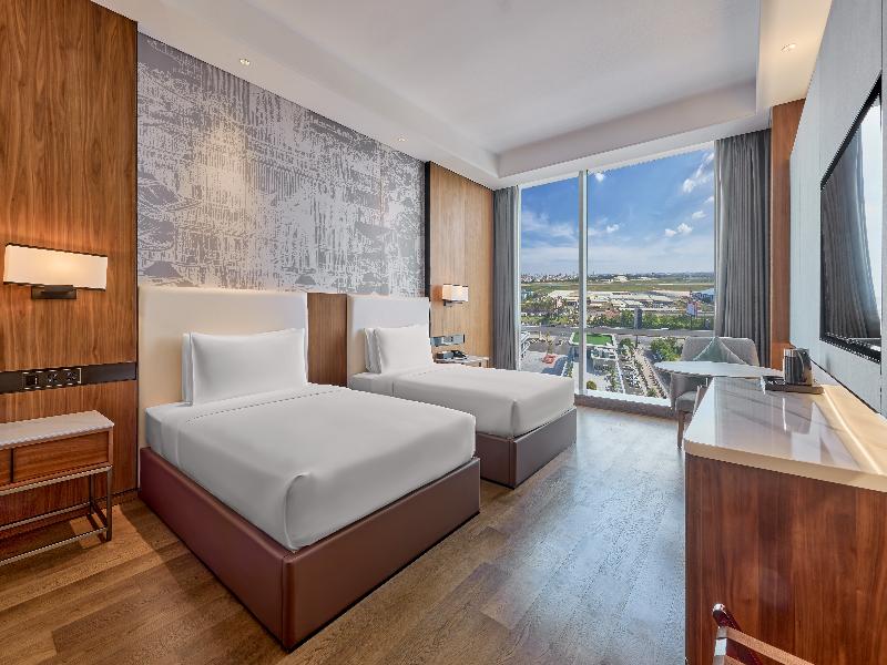 Crowne Plaza Phnom Penh by IHG image