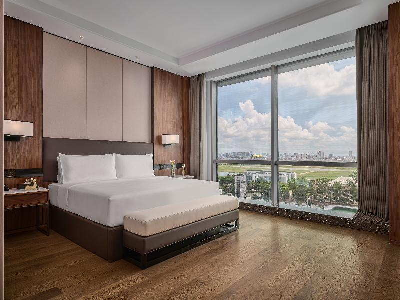 Crowne Plaza Phnom Penh by IHG image