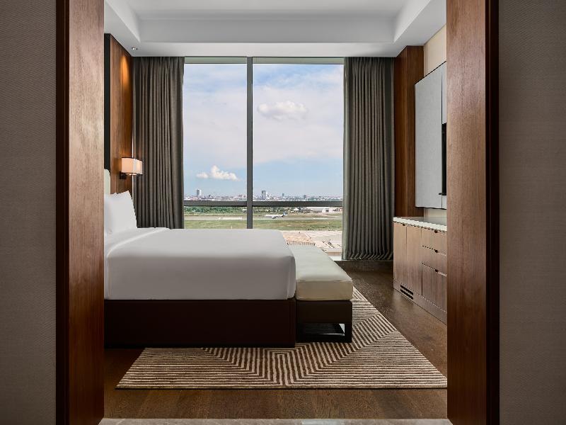 Crowne Plaza Phnom Penh by IHG image