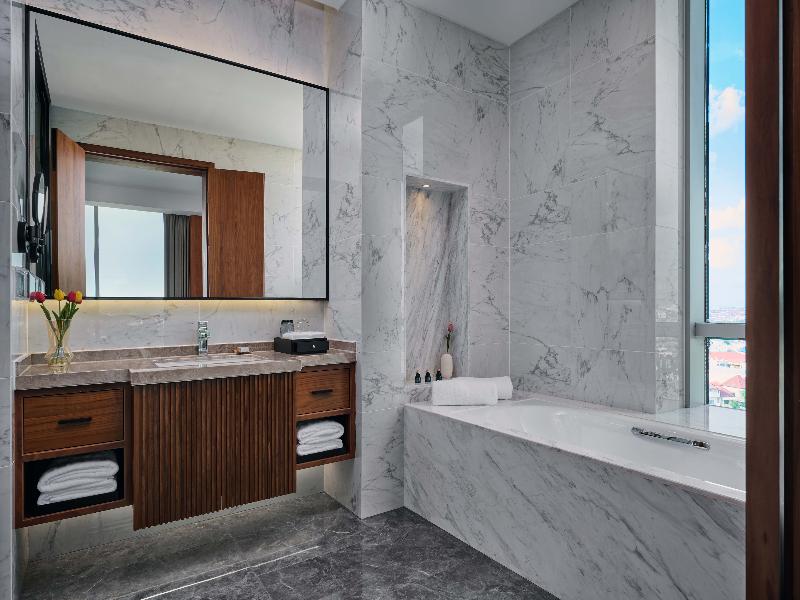 Crowne Plaza Phnom Penh by IHG image