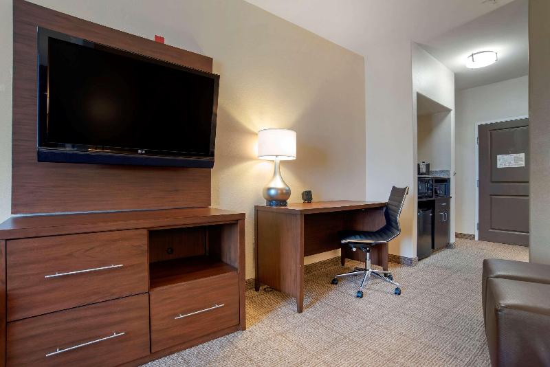 Comfort Suites Alexandria Airport  image