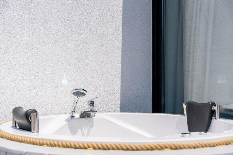 Lupia Suites image