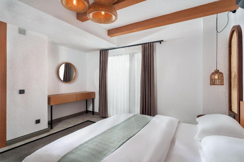Lupia Suites image