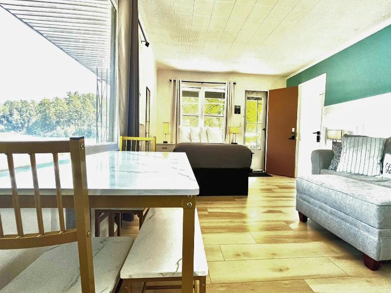 Motel Luzerne image
