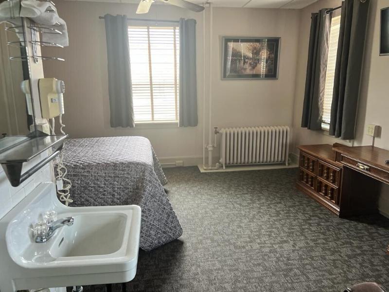 Canfield Hotel image