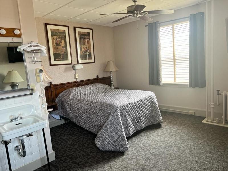 Canfield Hotel image