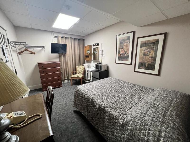 Canfield Hotel image