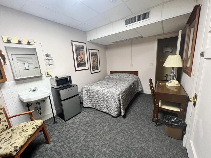 Canfield Hotel image