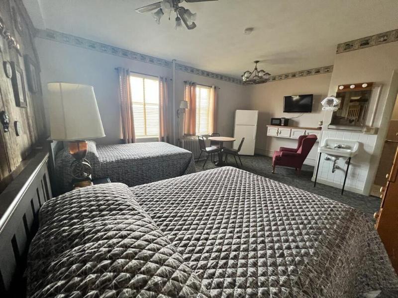 Canfield Hotel image