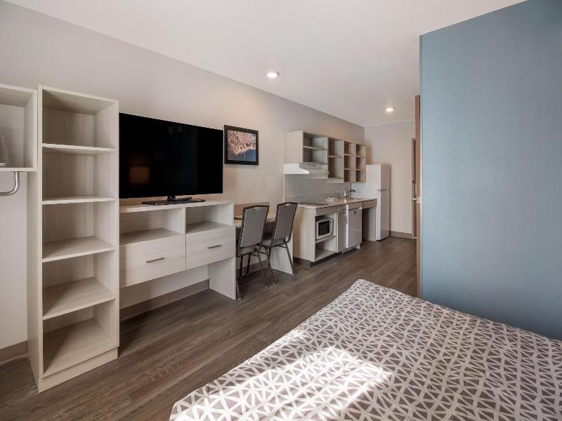 Woodspring Suites Detroit Sterling Heights image
