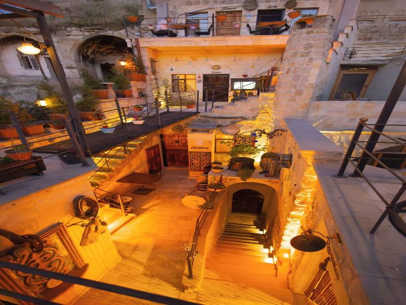 Bayar Cave Suites image