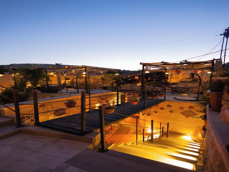Bayar Cave Suites image