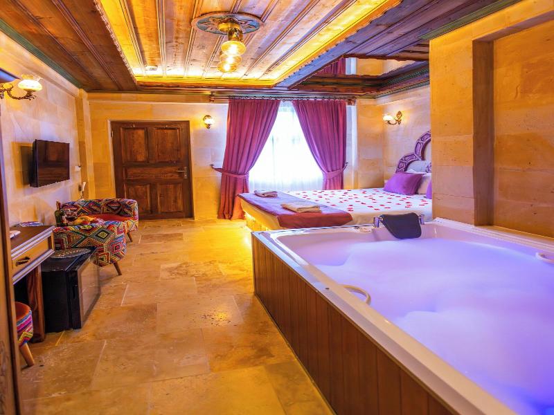 Bayar Cave Suites image