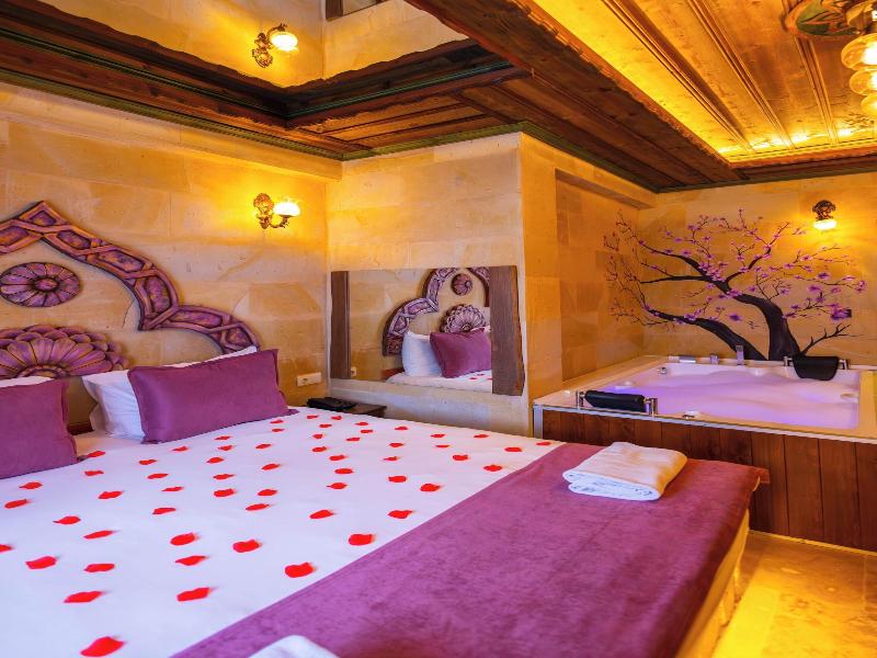 Bayar Cave Suites image